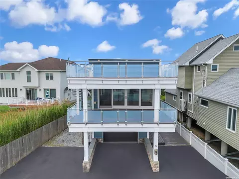 96 Bayview Ave, Lindenhurst, NY 11757