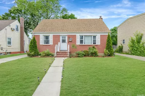 748 Martin Dr, Uniondale, NY 11553