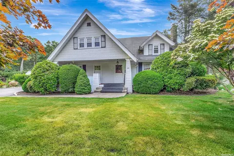 111 Cambon Ave, Saint James, NY 11780