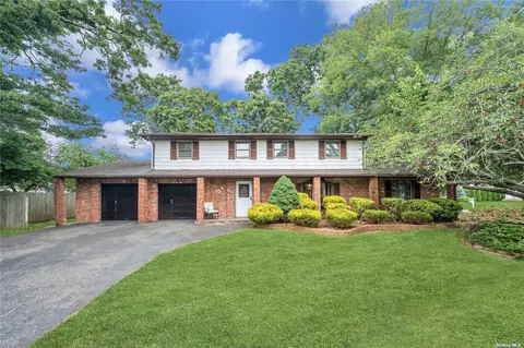 25 Amherst Rd, Lake Ronkonkoma, NY 11779