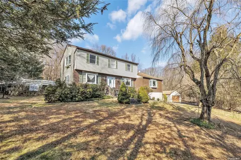 89 Wellington Dr, Carmel, NY 10512