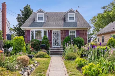 813 Davis Ave, Uniondale, NY 11553