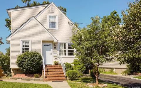 77 Firwood Rd, Port Washington, NY 11050