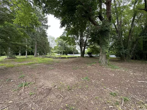 181 High Farms Rd, Glen Head, NY 11545