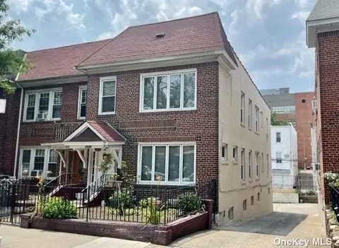 47-26 39th St, Sunnyside, NY 11104