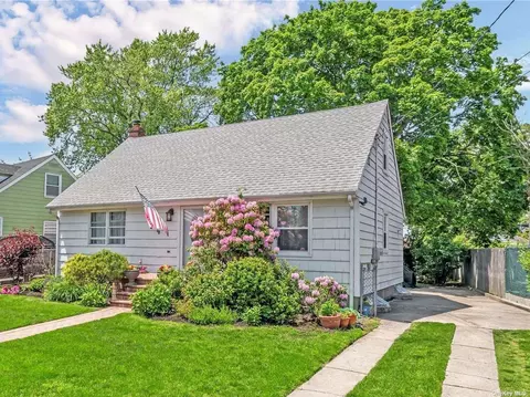 70 N Waldinger St, Valley Stream, NY 11580