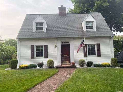 71 Kingsbury Rd, Garden City, NY 11530