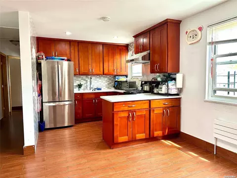 218-08 68 Ave #2F, Oakland Gardens, NY 11364