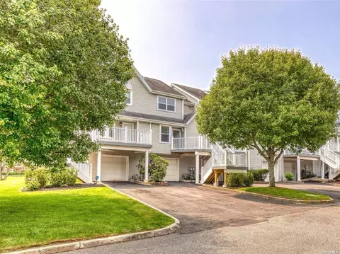 100 Leeward Ln, Port Jefferson, NY 11777