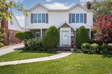 139 Celler Ave, New Hyde Park, NY 11040
