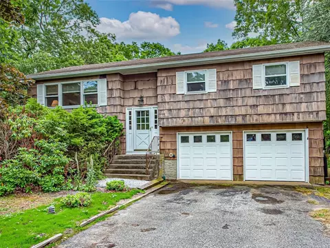 77 Squires Ave, East Quogue, NY 11942