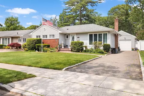 449 Poplar Ln, East Meadow, NY 11554