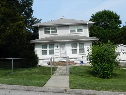 3 Roosevelt Ave, Nesconset, NY 11767