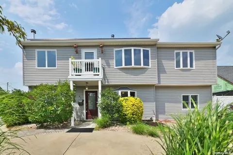 31 Clay Ln, Levittown, NY 11756