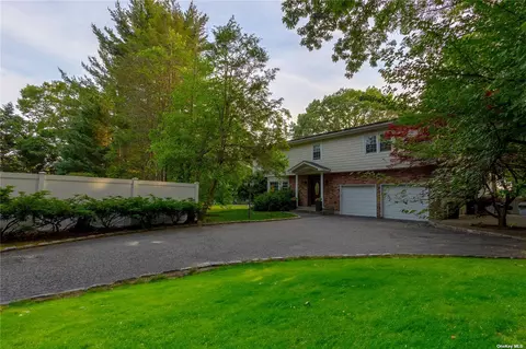 19 Burroughs Ave, Dix Hills, NY 11746