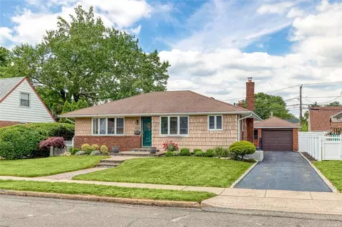 298 Taylor Ave, Levittown, NY 11756