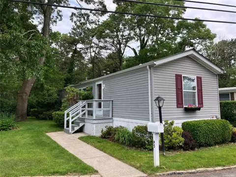 525 P5 Riverleigh, Riverhead, NY 11901