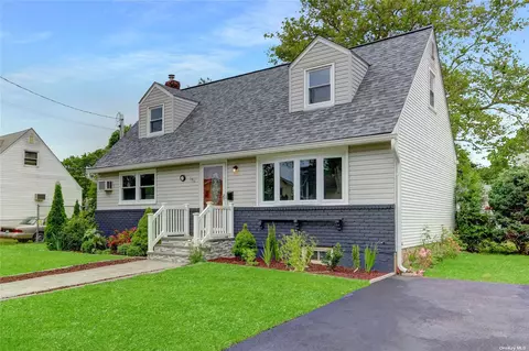 145 26th St, Copiague, NY 11726