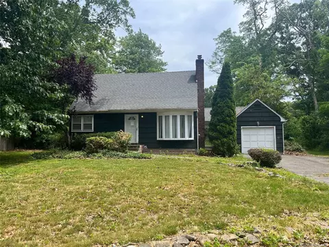 3 Ann St, Miller Place, NY 11764