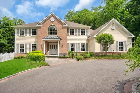 9 Kaintuck Ln, Locust Valley, NY 11560