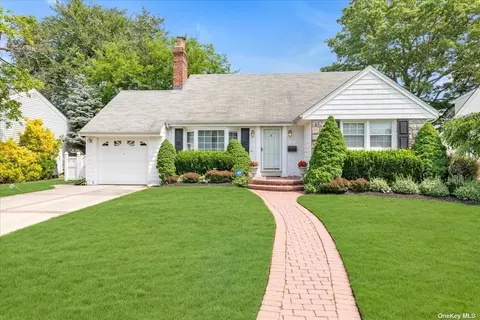 397 Laurel Rd, Rockville Centre, NY 11570