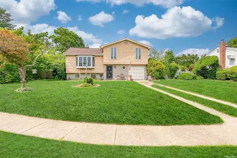 14 Kaymac St, Brentwood, NY 11717