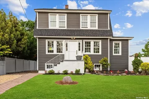179 Roosevelt Ave, Freeport, NY 11520