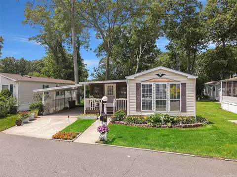 1661-43 Old Country Rd, Riverhead, NY 11901