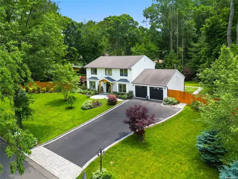 2 Foxmeadow Dr, Dix Hills, NY 11746