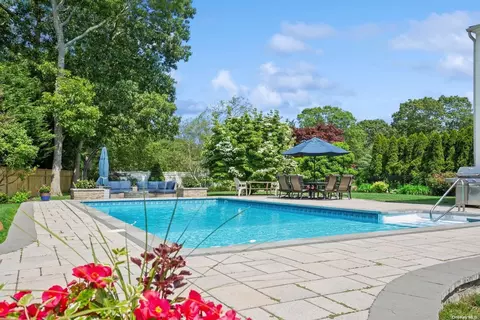 9 Howell Pl, Speonk, NY 11972