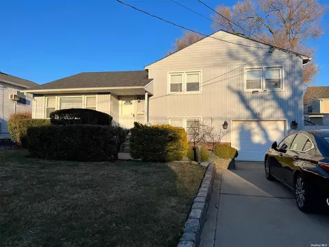 184 Island Pkwy, Island Park, NY 11558