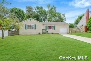 240 Saint Johns St, Central Islip, NY 11722