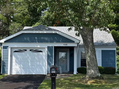 538 Stratford Ln #538, Ridge, NY 11961