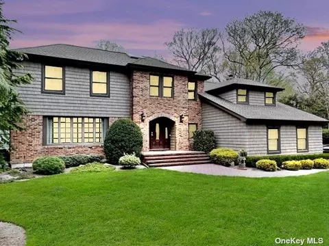 3 Tree Top Ter, Smithtown, NY 11787