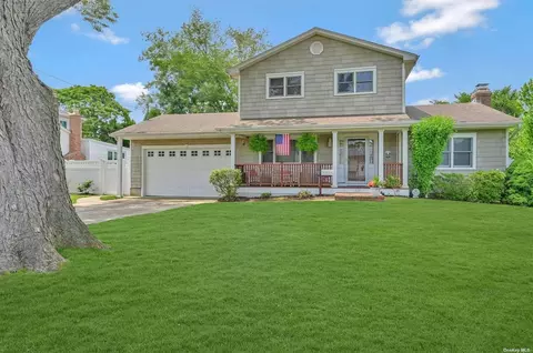 334 Wyandanch Rd, Sayville, NY 11782