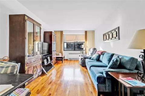 139-10 28th Ave #4F, Flushing, NY 11354