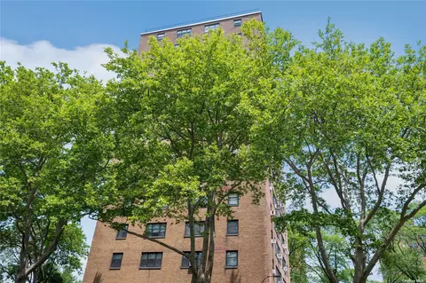 33-65 14th St #6A, Astoria, NY 11106