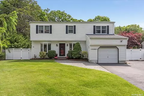 1145 Namdac Ave, Bay Shore, NY 11706