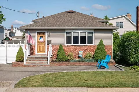 274 Division Ave, Massapequa, NY 11758