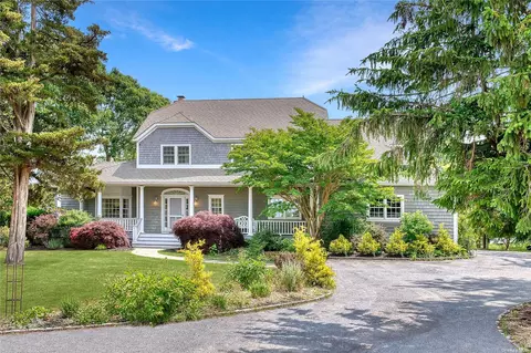2223 Indian Neck Ln, Peconic, NY 11958