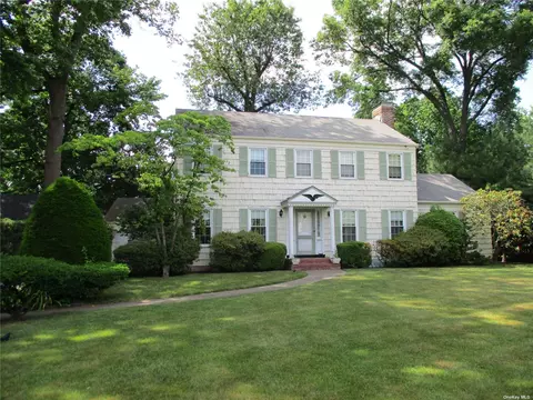 31 Garden Pl, Hempstead, NY 11550