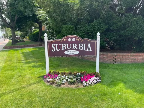 400 Fulton St #9E, Farmingdale, NY 11735
