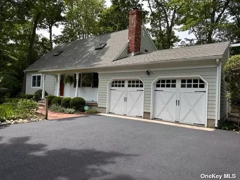 6 Triangle Dr, Setauket, NY 11733
