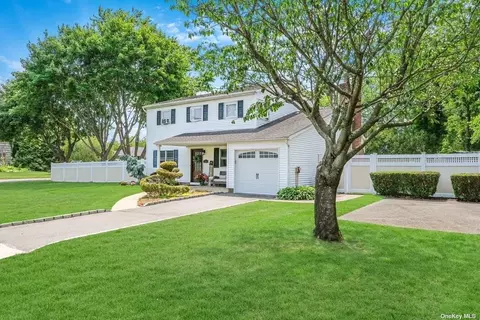 126 Richmond Ave, Medford, NY 11763