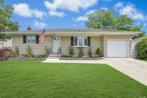 1209 Tuttle St, Holbrook, NY 11741