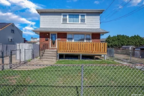 1320 B St, Elmont, NY 11003