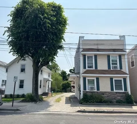 32 Avenue A, Port Washington, NY 11050