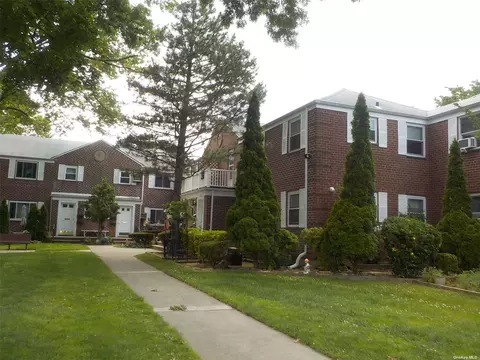 75-38 263rd Street 2nd #2ND, Glen Oaks, NY 11004