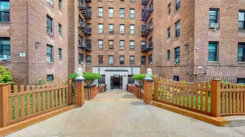 66-15 Wetherole St #E10, Rego Park, NY 11374