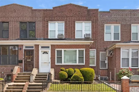 24-25 33rd St, Astoria, NY 11102